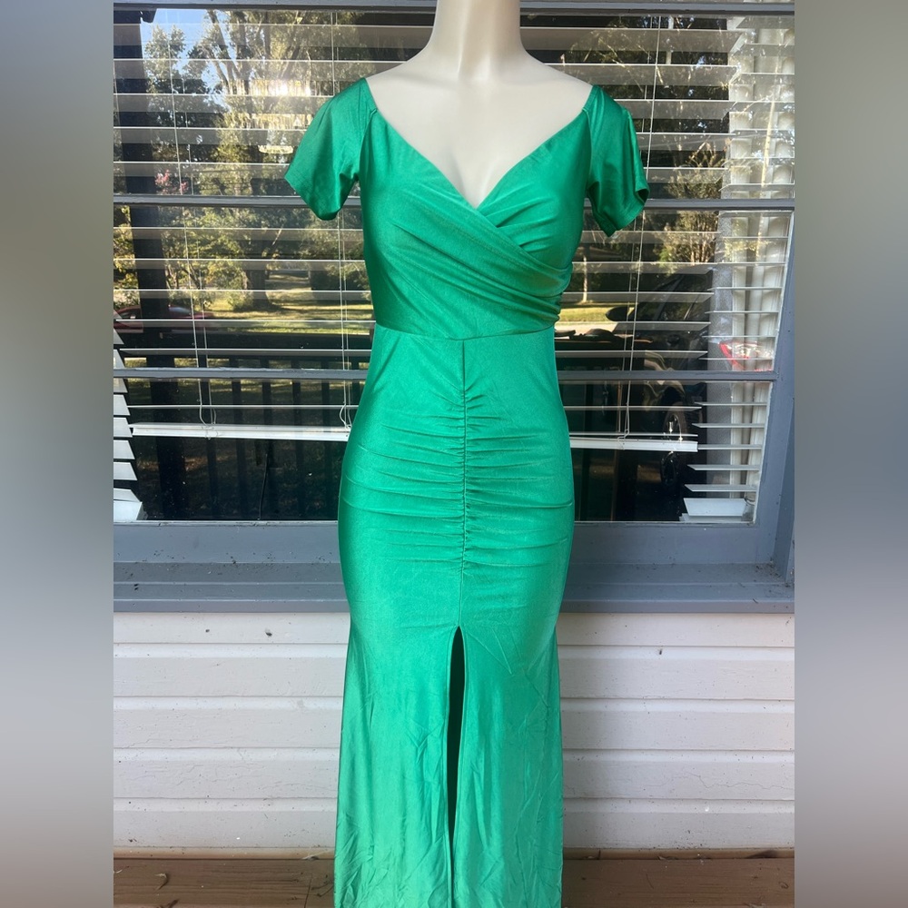 Elegant off the shoulder Green Evening Dress